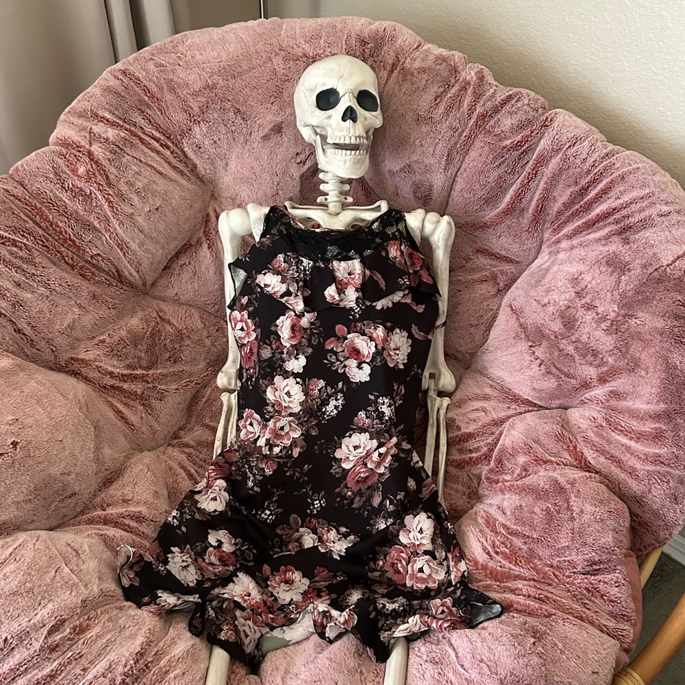 STUDIO F Size 6 fits a small/medium